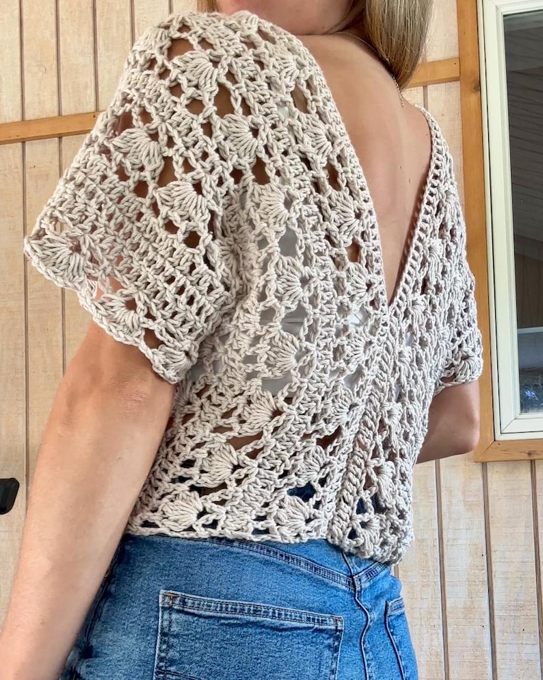 Beige crochet lace top with V-neck and short sleeves